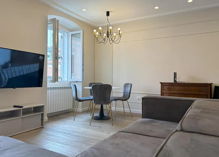 The Duchess Daire Trieste